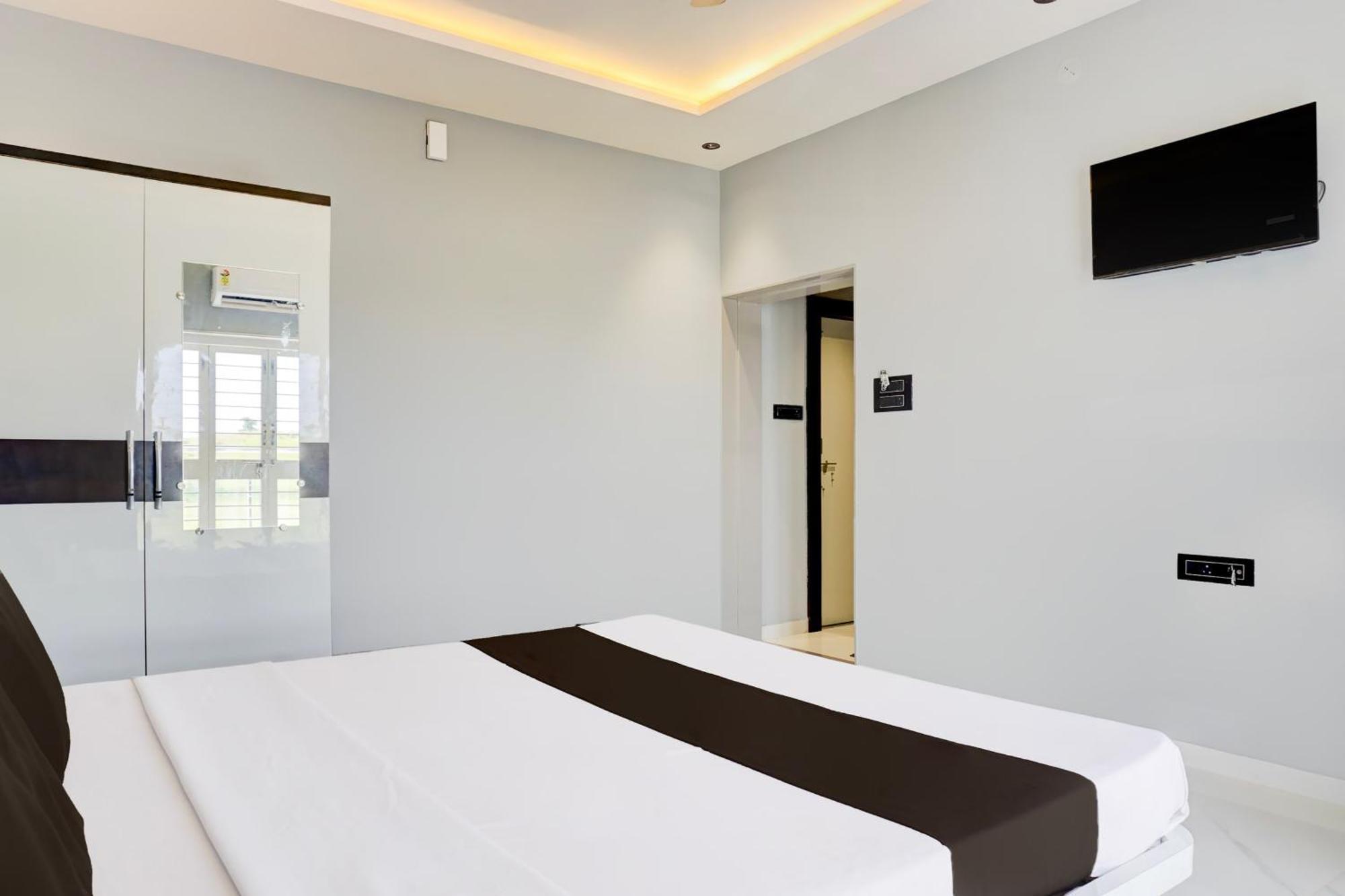 Hotel O Jeevan Restaurant & Lodging Kavathe Buitenkant foto