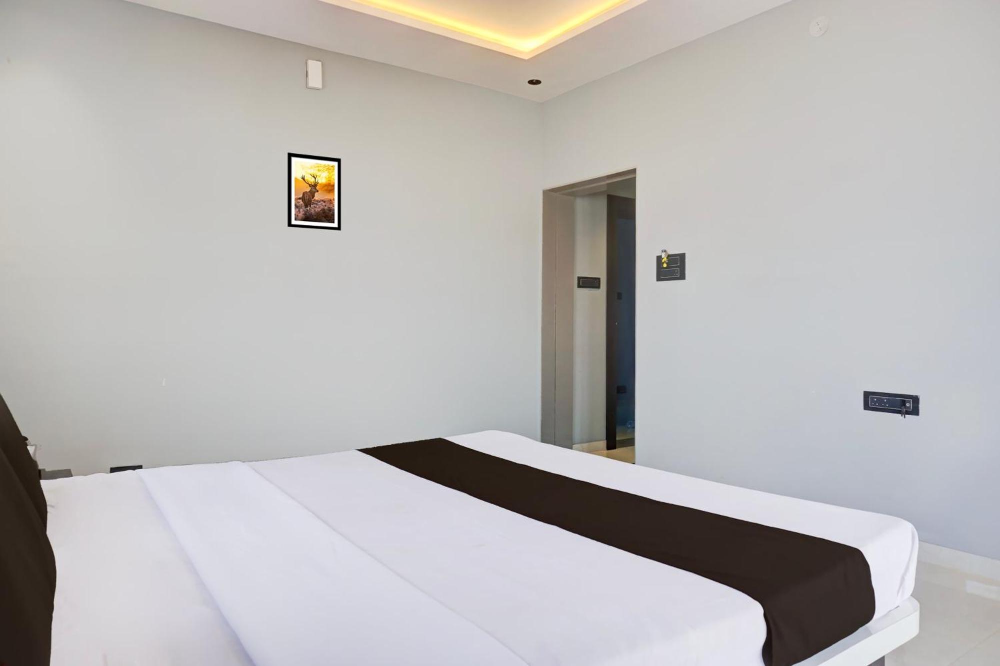 Hotel O Jeevan Restaurant & Lodging Kavathe Buitenkant foto