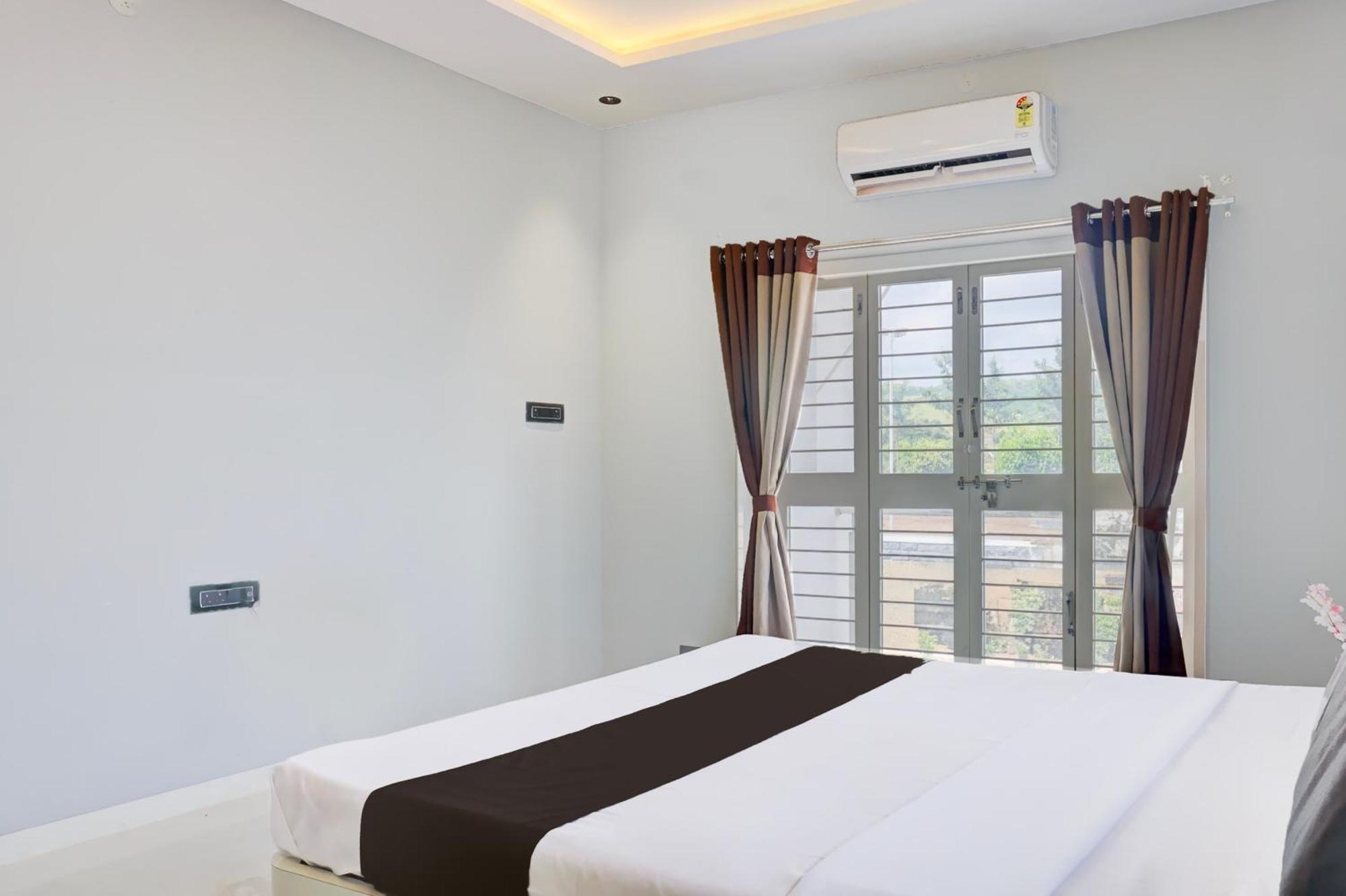 Hotel O Jeevan Restaurant & Lodging Kavathe Buitenkant foto
