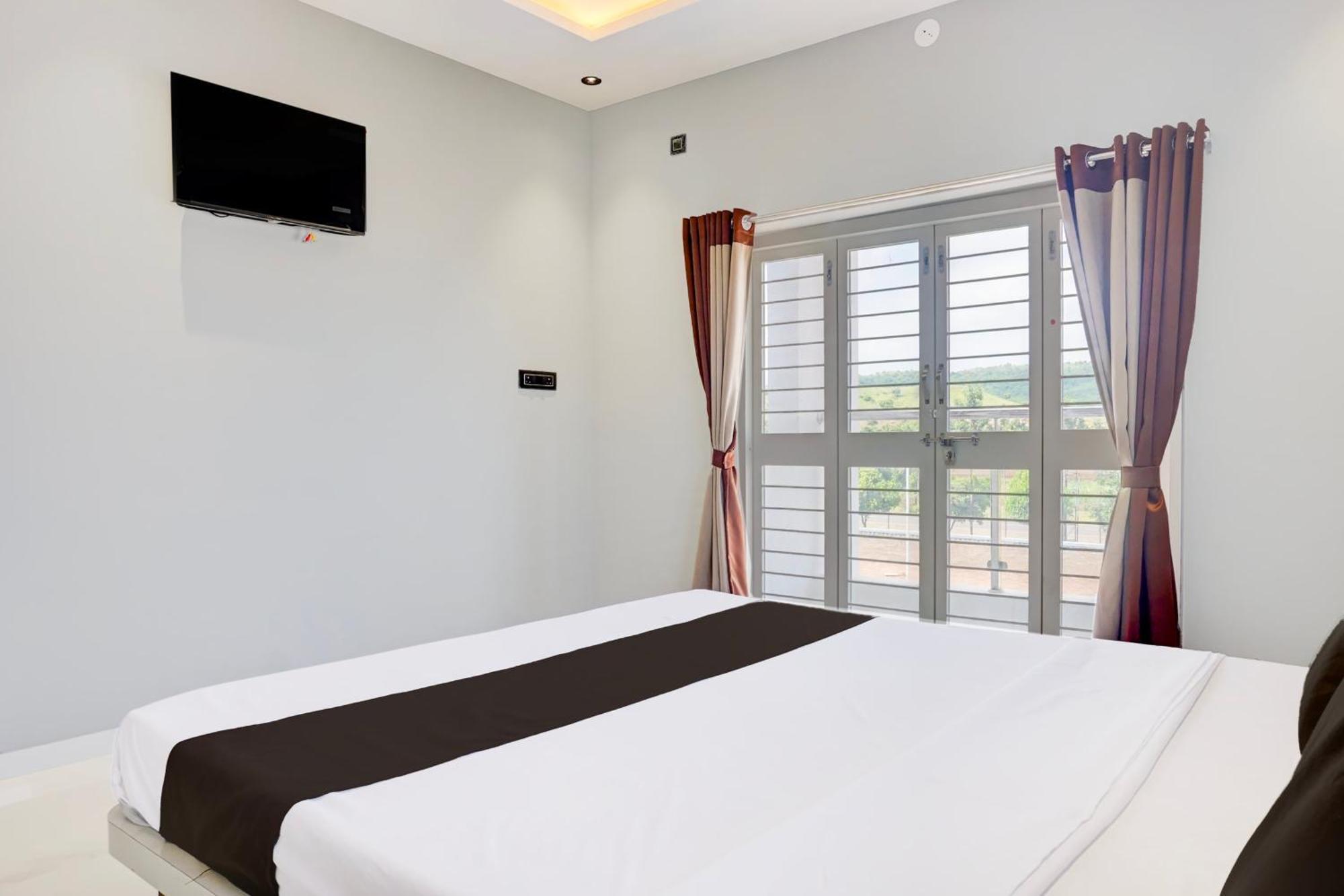 Hotel O Jeevan Restaurant & Lodging Kavathe Buitenkant foto